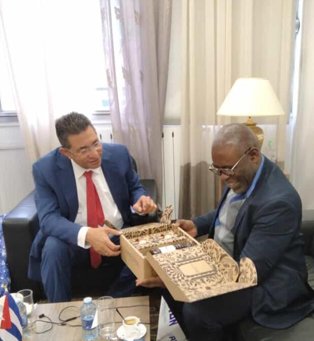 Ambassadeur de cuba avec Juste Ouamba